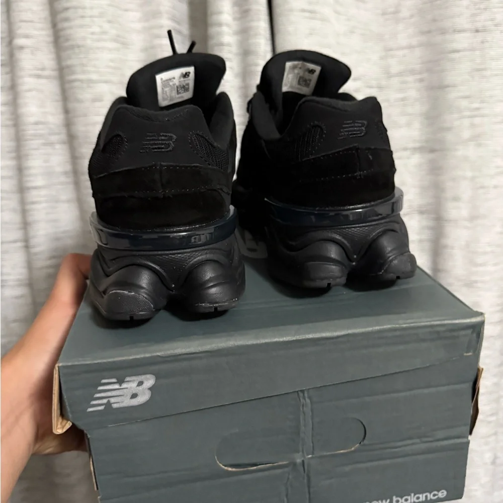 New Balance Men's Black Chunky Athletic Sneakers - Picture 6 of 13
